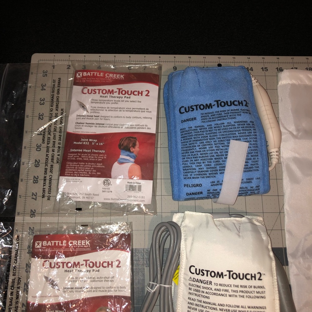 3 Heating Pads & 2 Hot/Cold Packs. NEW. Never Used. Battle Creek Equipment. - Picture 5 of 9